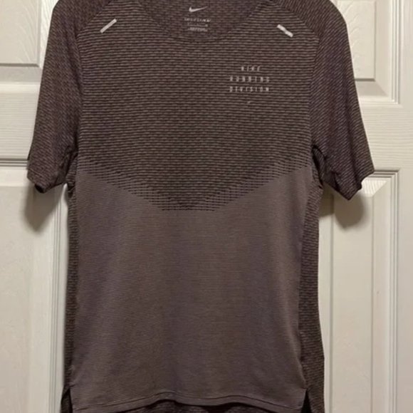 Nike Running Division T-Shirt | Maroon | Mens Small - Picture 2 of 5